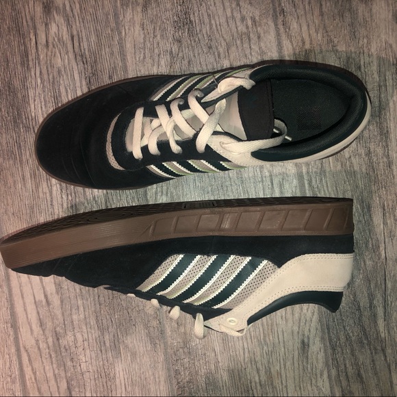 SALE💸💙💙Adidas skate boarding men’s black, green and cream. - Picture 6 of 16